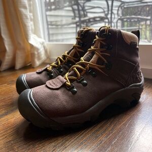 Keen Women's Waterproof Hiking Boot